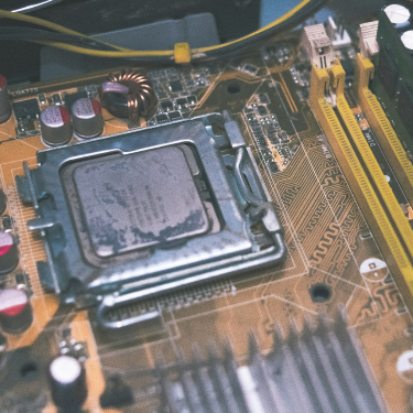 Mantenimiento y reparación de computadoras, impresoras y dispositivos terminales